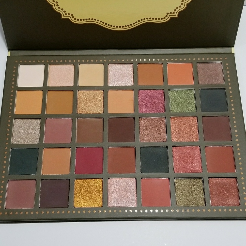 Beauty Creations Olivia Eyeshadow Palette